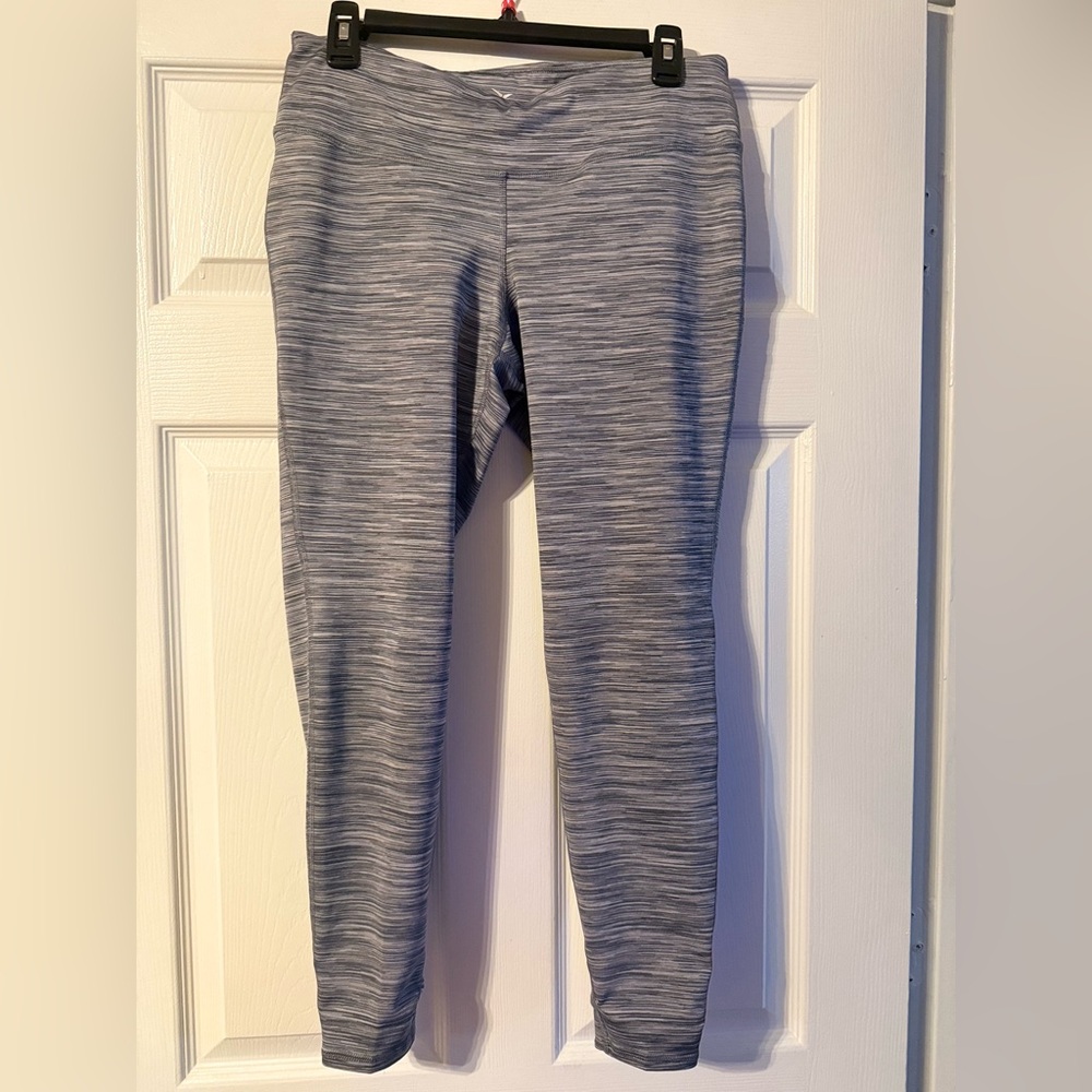 Women’s Old Navy Active 7/8 Mid Rise Leggings